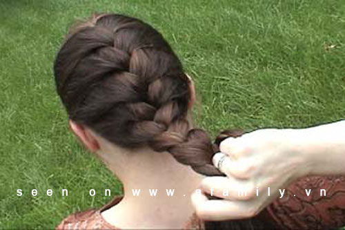 Cách tết tóc đuôi sam xinh yêu kiểu Pháp - Hình 12