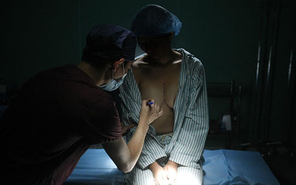 Thiếu nữ hai lần nâng ngực để kiếm người yêu - Hình 4