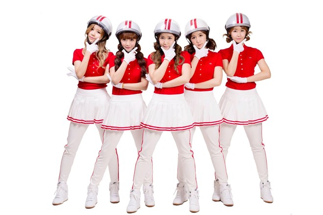 Những cuộc đụng độ làm nóng Kpop tháng 3 - Hình 8