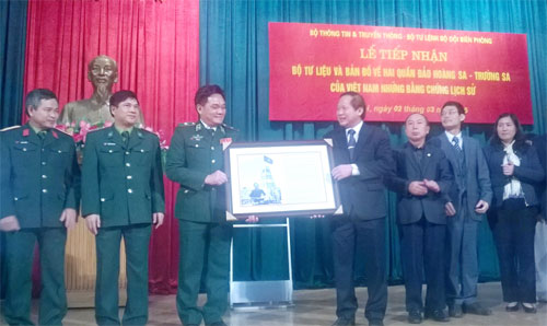 Tiếp nhận Bộ bản đồ và tư liệu khẳng định chủ quyền Hoàng Sa, Trường Sa của Việt Nam - Hình 1