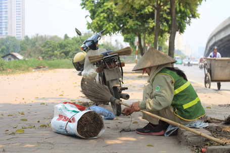Người Hà Nội uể oải trong nắng nóng đầu hè - Hình 6