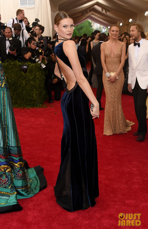 Beyonce, J.Lo gần như nude trên thảm đỏ Met Gala - Hình 21