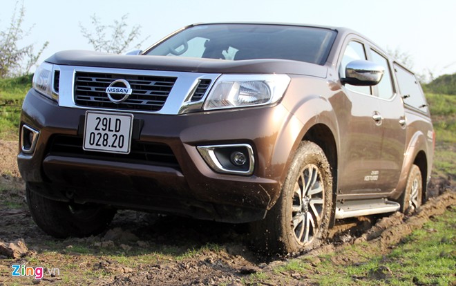 Chạy thử NP300 Navara 2015: Đối thủ đáng gờm của Ford Ranger - Hình 4
