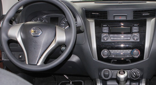 Chạy thử NP300 Navara 2015: Đối thủ đáng gờm của Ford Ranger - Hình 2