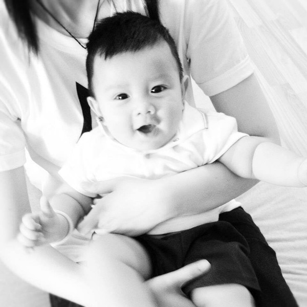 Hình ảnh hạnh phúc của mẹ con MC Quỳnh Chi khi chưa bị chia cách - Hình 5
