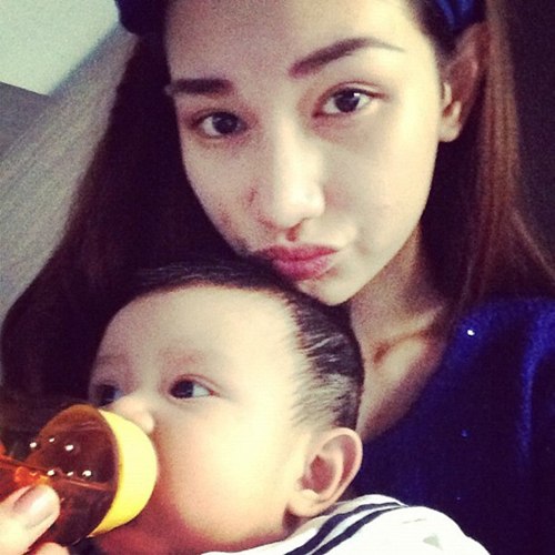Hình ảnh hạnh phúc của mẹ con MC Quỳnh Chi khi chưa bị chia cách - Hình 3