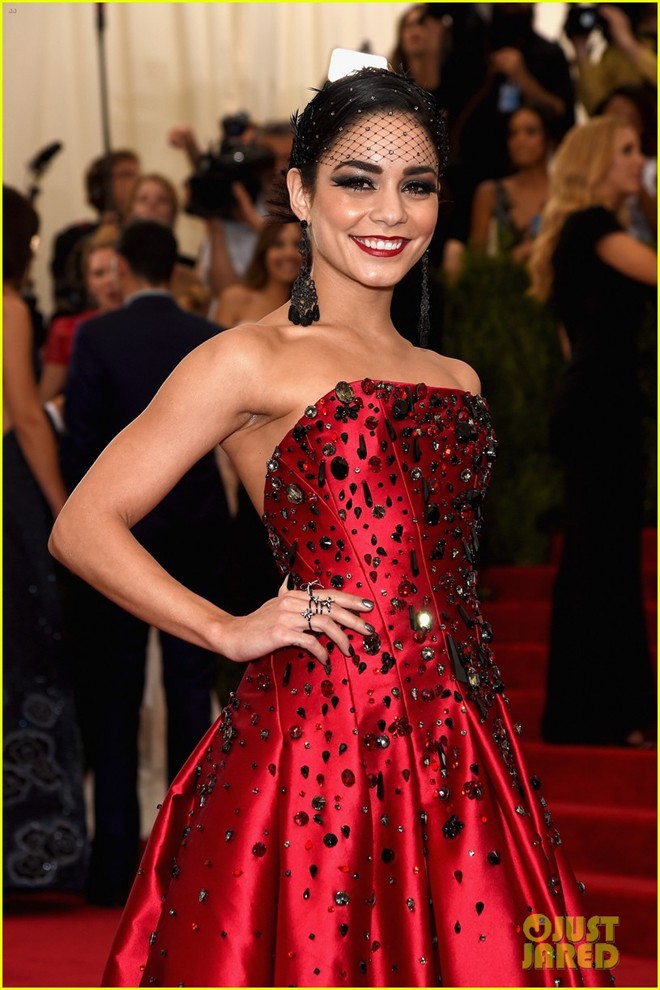 Maggie Q diện áo dài cách điệu trên thảm đỏ Met Gala - Hình 14