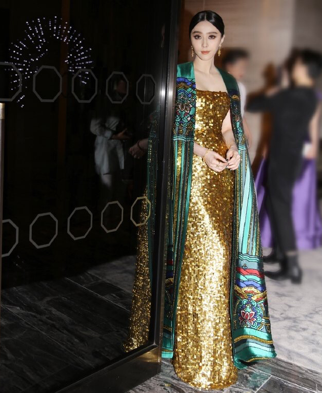 Maggie Q diện áo dài cách điệu trên thảm đỏ Met Gala - Hình 5
