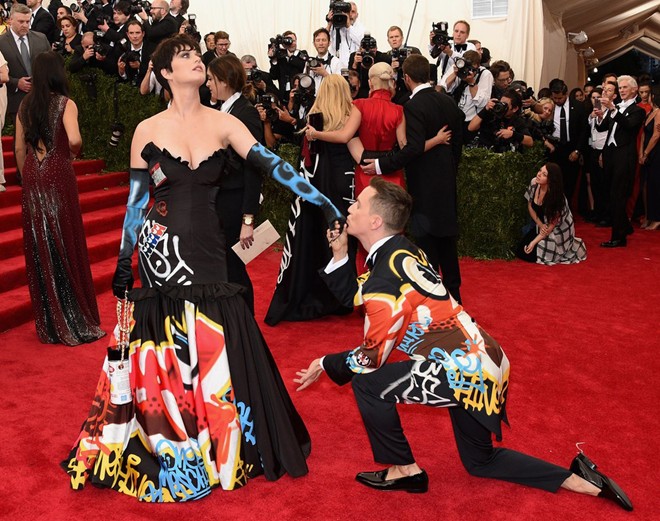 Maggie Q diện áo dài cách điệu trên thảm đỏ Met Gala - Hình 11