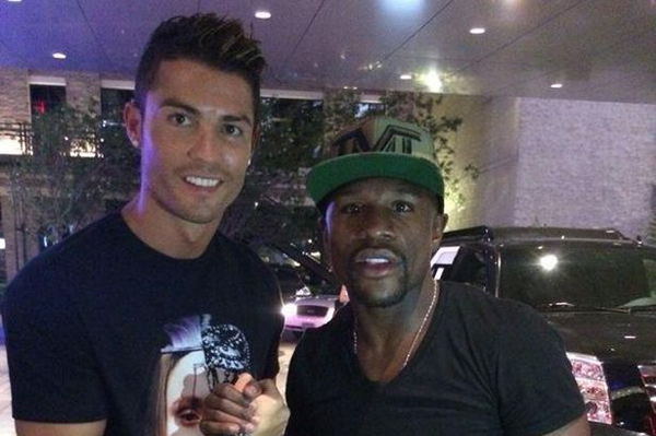 Mayweather chỉ cần 4 giây để có tuần lương của CR7 - Hình 1