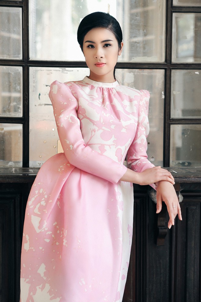 Ngọc Hân khoe nét duyên nhẹ nhàng với trang phục pastel - Hình 3