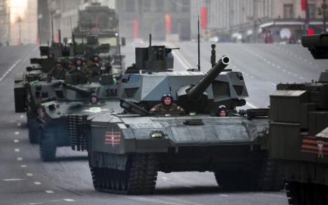 Xe tăng mạnh nhất thế giới Armata của Nga lần đầu xuất hiện - Hình 1