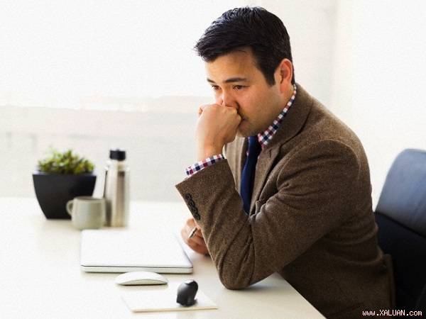 Nhìn thấy vợ &'hú hí' với nhân tình, tôi vẫn đủ bình tĩnh mở điện thoại ra quay - Hình 1