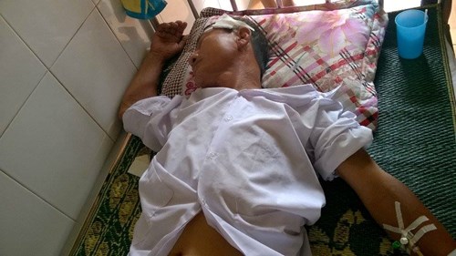 Côn đồ lộng hành liên tiếp chém người dân đến công an - Hình 2