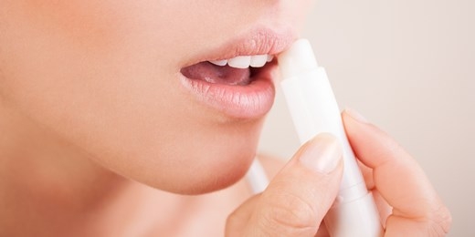 7 sản phẩm làm đẹp bạn nên mang theo mọi lúc mọi nơi - Hình 6