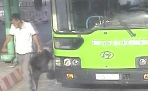 Bắt nghi phạm đâm trọng thương nhân viên xe buýt - Hình 1