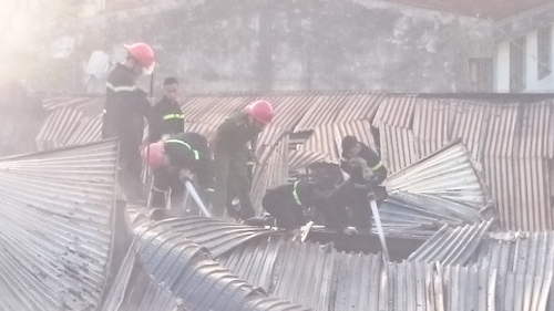 Hà Nội: Cháy lớn tại kho chứa ô tô - Hình 2