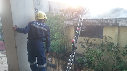Hà Nội: Cháy lớn tại kho chứa ô tô - Hình 4