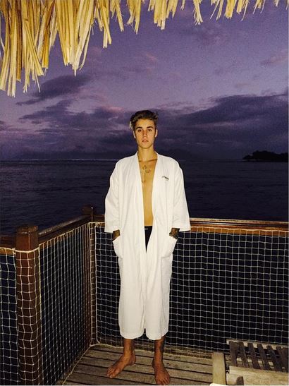 Justin Bieber gây sốc khi đăng ảnh khỏa thân trên tàu - Hình 2