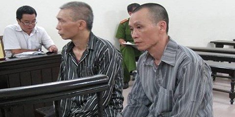 Phê thuốc quên mặc quần, còn nổi khùng giết bạn - Hình 1