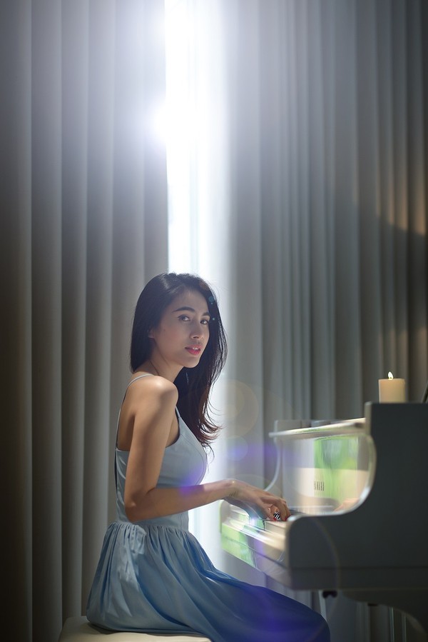 Thủy Tiên quay MV mới trong căn biệt thự của mình - Hình 4