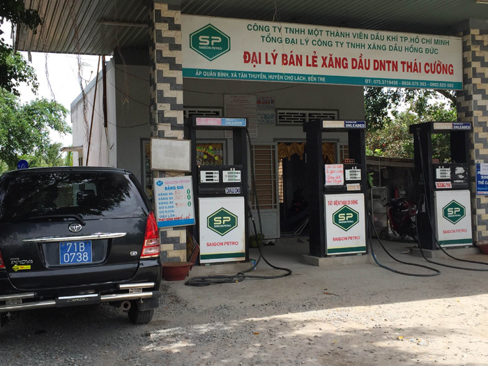 Bắt vụ bơm hút xăng không rõ nguồn gốc để tiêu thụ - Hình 1