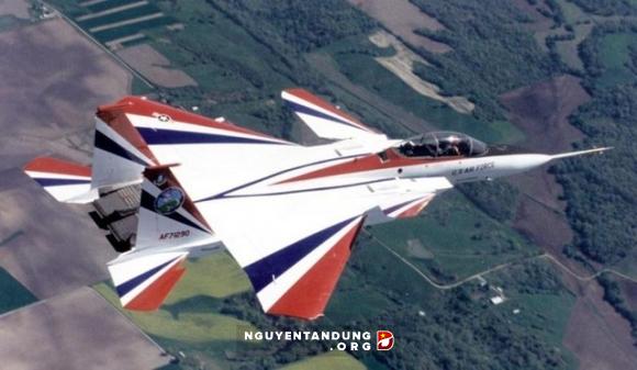Các biến thể đặc biệt của Đại bàng bất khả chiến bại F-15 - Hình 11