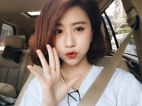 Cách trang điểm xinh lung linh cho nàng tóc ngắn - Hình 10