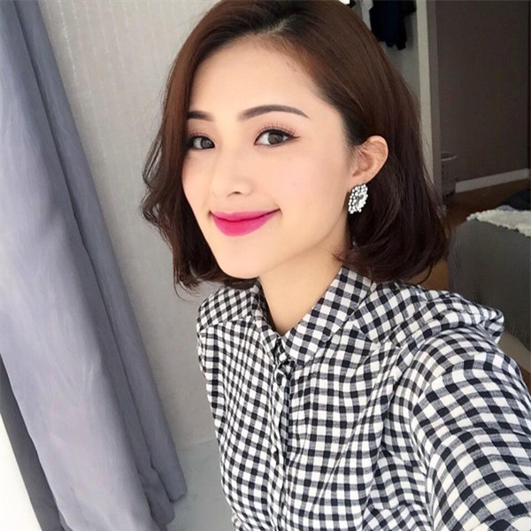Cách trang điểm xinh lung linh cho nàng tóc ngắn - Hình 5