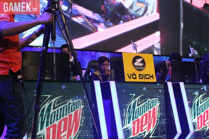 Chùm ảnh tuyệt đẹp về game thủ khi đang thi đấu tại GPL mùa hè 2015 - Hình 24
