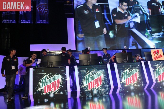 Chùm ảnh tuyệt đẹp về game thủ khi đang thi đấu tại GPL mùa hè 2015 - Hình 12