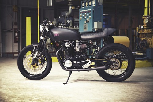 Đốt mắt với nữ VĐV Olympic nude bên xế độ cafe racer - Hình 7