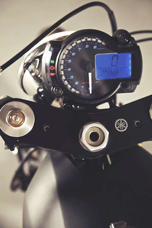 Đốt mắt với nữ VĐV Olympic nude bên xế độ cafe racer - Hình 6