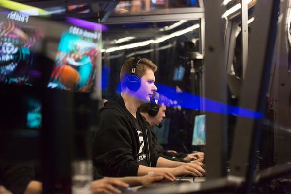Main Event DOTA 2 TI5 (ngày 3): Ngưa ô thi nhau nổi loạn - Hình 9