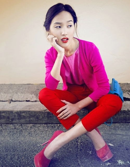 Đỏ và hồng fuchsia - bộ đôi cho quý cô dám nổi bật - Hình 10