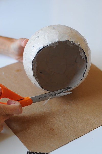 Dùng giấy báo cũ làm bát đựng đồ ấn tượng đẹp mắt - Hình 7