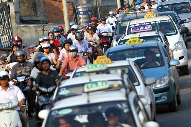 Giá cước taxi: Đắt đỏ nhất thế giới như Singapore cũng thua Việt Nam! - Hình 1