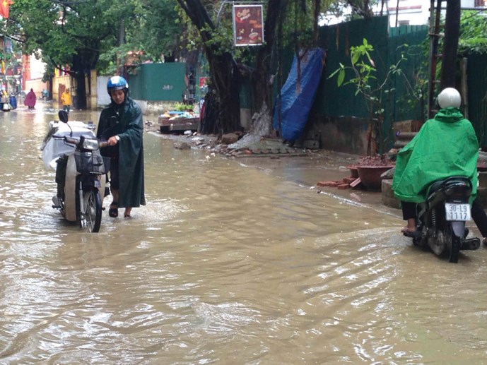 Hà Nội cứ mưa là ngập - Hình 1