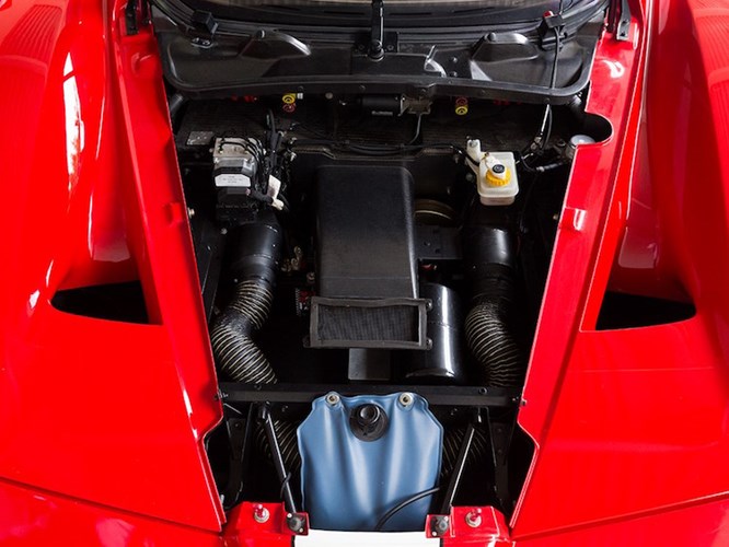 Siêu xe Ferrari FXX có chữ ký Michael Schumacher lên sàn - Hình 9