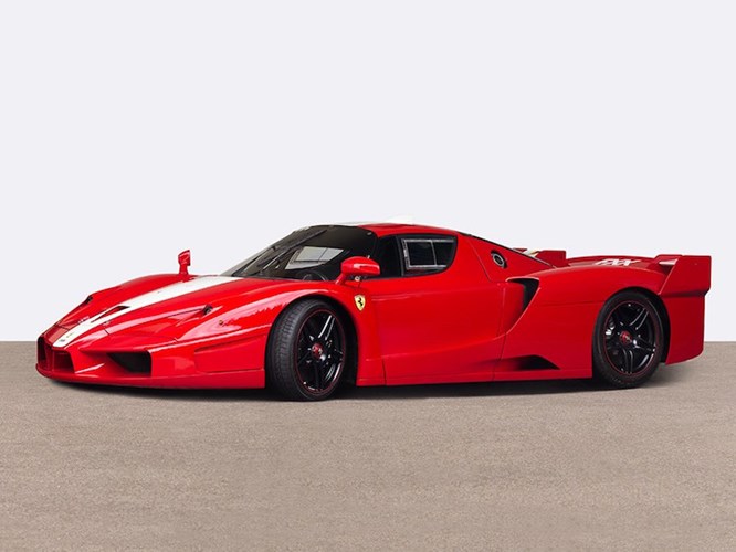 Siêu xe Ferrari FXX có chữ ký Michael Schumacher lên sàn - Hình 2