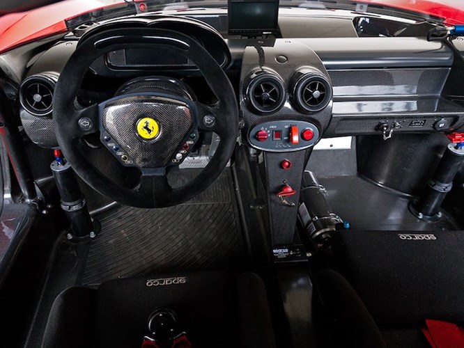 Siêu xe Ferrari FXX có chữ ký Michael Schumacher lên sàn - Hình 6