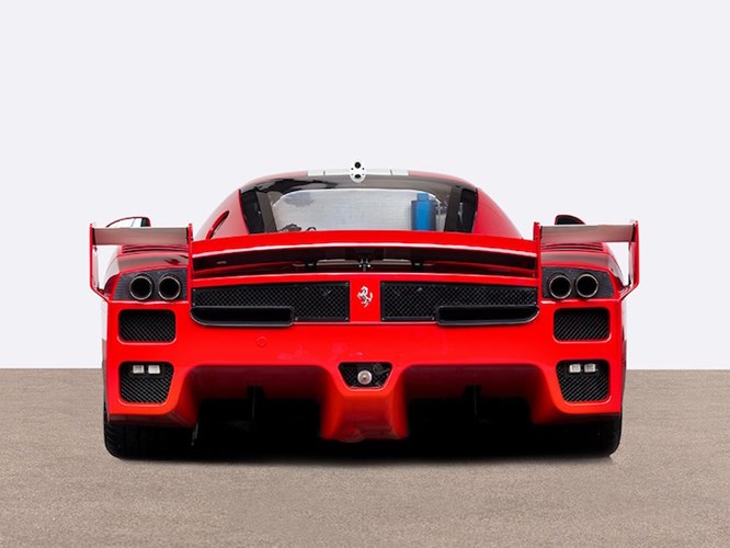 Siêu xe Ferrari FXX có chữ ký Michael Schumacher lên sàn - Hình 4