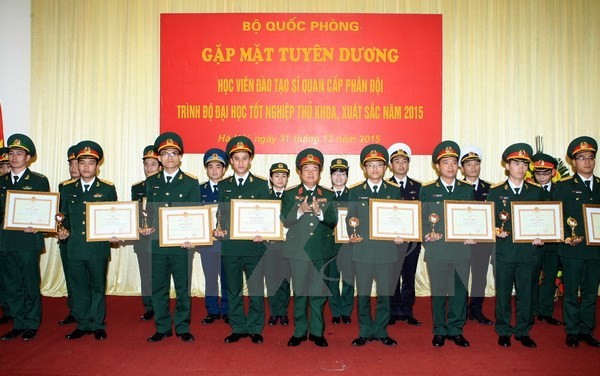 25 thủ khoa quân đội được phong quân hàm trung úy, thượng úy - Hình 1