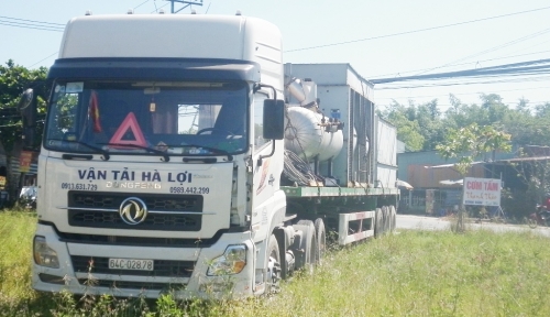 Điều tra xe đầu kéo xì khí lạ khiến hàng trăm cư dân ngất xỉu - Hình 1