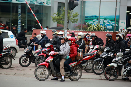 Người dân ùn ùn rời Thủ đô về quê nghỉ Tết Dương lịch - Hình 9