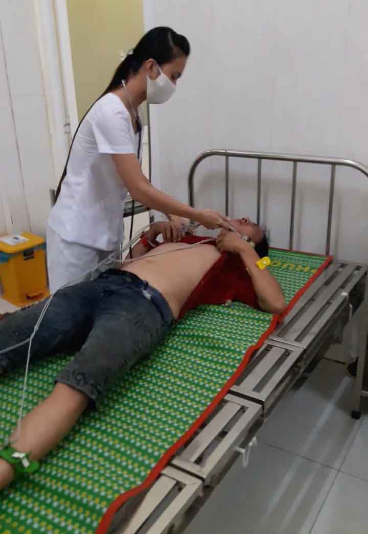 Nhiều người ngất xỉu, nôn ói vì ngửi phải khí lạ2 - Hình 3
