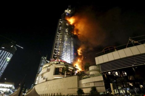 Siêu khách sạn Dubai chìm trong biển lửa đêm giao thừa - Hình 2