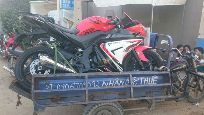 Tạm giữ lô mô tô khủng ở lò độ nông thôn - Hình 1
