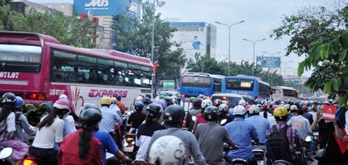 TP.HCM: Tay xách nách mang về quê nghỉ Tết Dương lịch - Hình 18