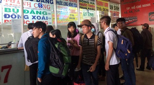TP.HCM: Tay xách nách mang về quê nghỉ Tết Dương lịch - Hình 21